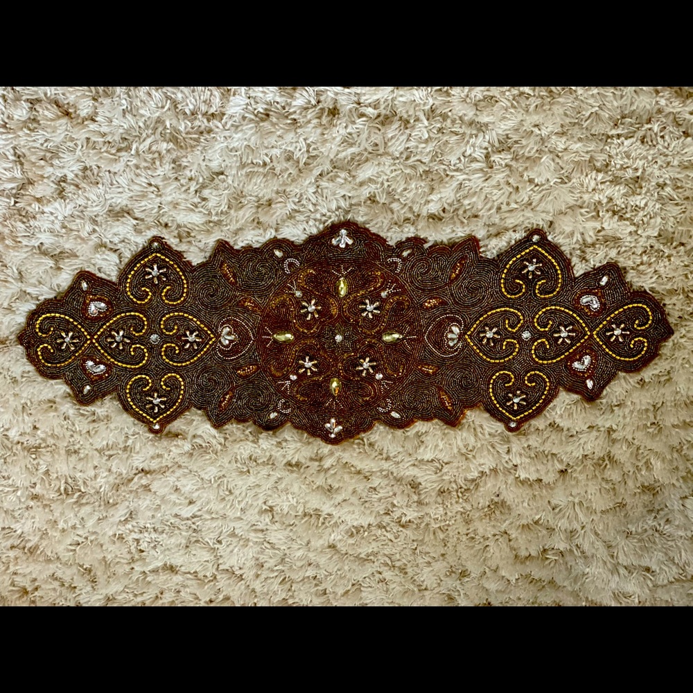 Two’s Company runner/decor